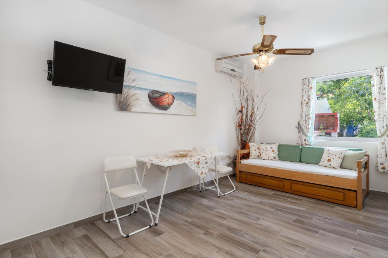 M K Apartments Arkítsa Eksteriør billede
